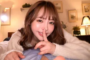 Nhờ chị gái dạy hôn